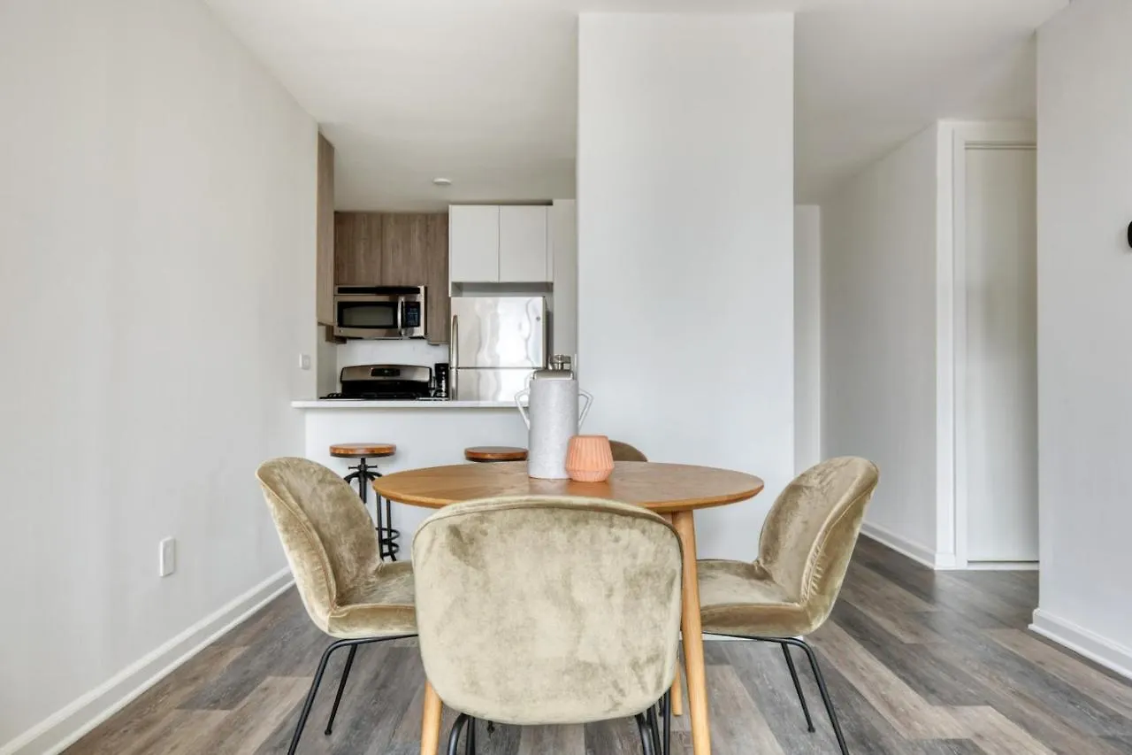 Apartment Ferienwohnung Midtown West 2Br W Doorman Gym Wd Nr Times Sq Nyc-1068 New York