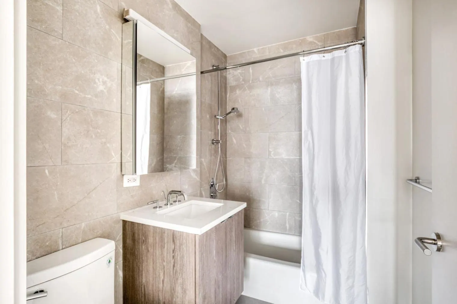 Apartment Ferienwohnung Midtown West 2Br W Doorman Gym Wd Nr Times Sq Nyc-1068 New York
