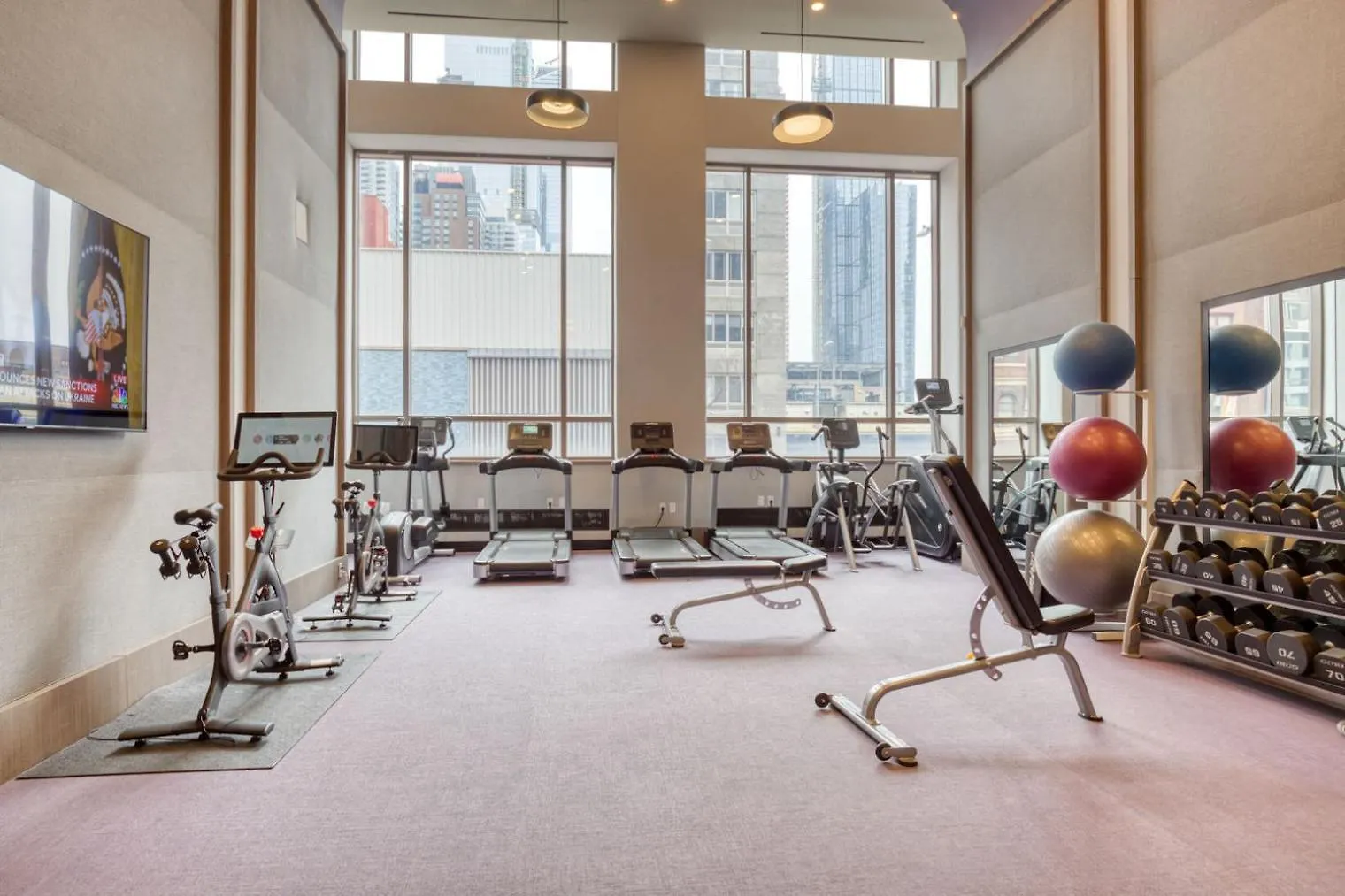 Ferienwohnung Midtown West 2Br W Doorman Gym Wd Nr Times Sq Nyc-1068 New York Apartment